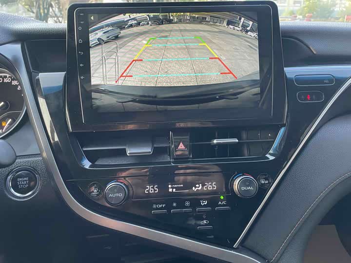 Фото 11 - Toyota Camry