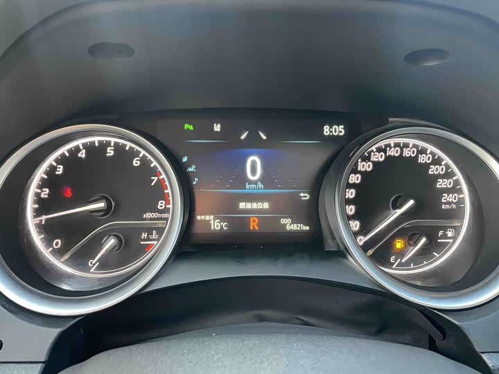 Фото 15 - Toyota Camry