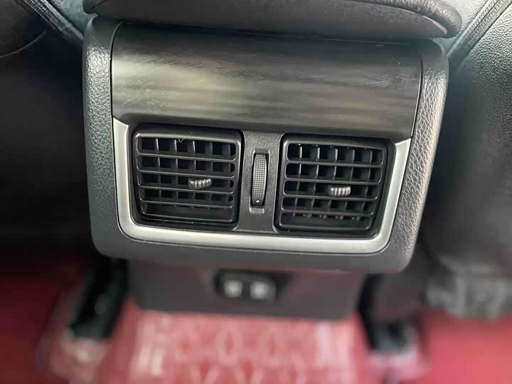 Фото 16 - Toyota Camry