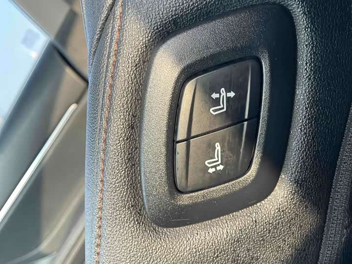 Фото 19 - Toyota Camry