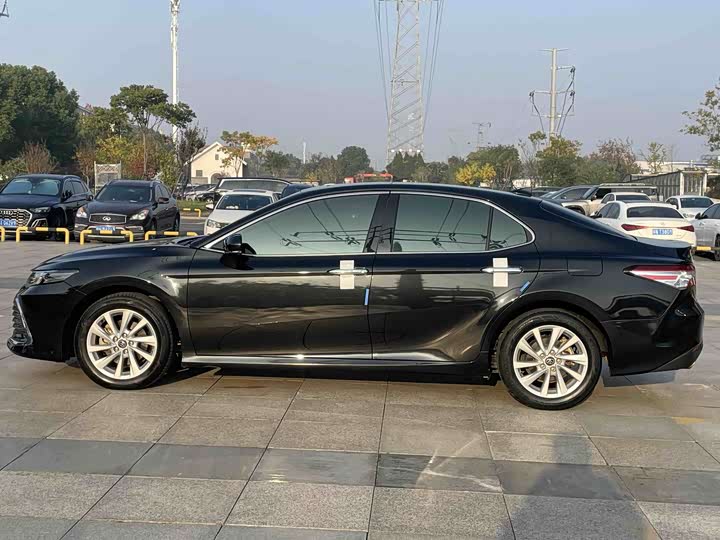 Фото 21 - Toyota Camry