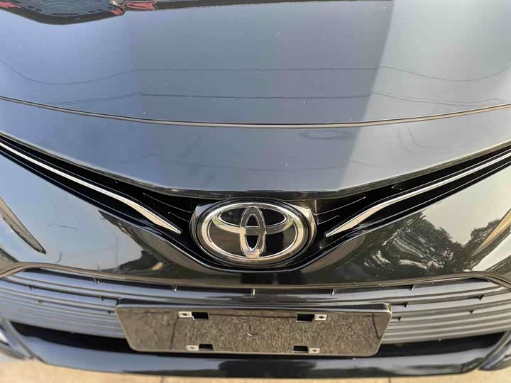 Фото 24 - Toyota Camry