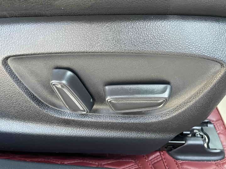 Фото 25 - Toyota Camry