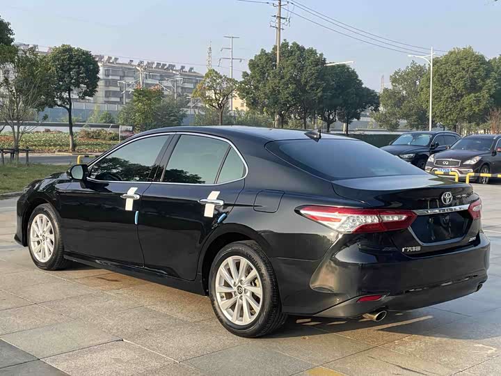 Фото 26 - Toyota Camry