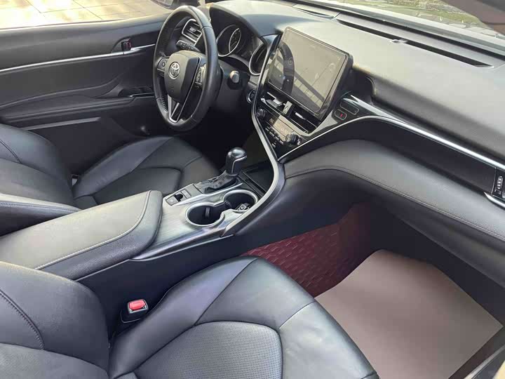 Фото 6 - Toyota Camry