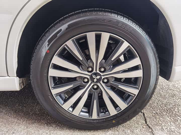 Фото 16 - Mitsubishi Outlander