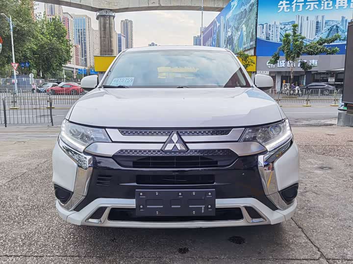 Фото 3 - Mitsubishi Outlander