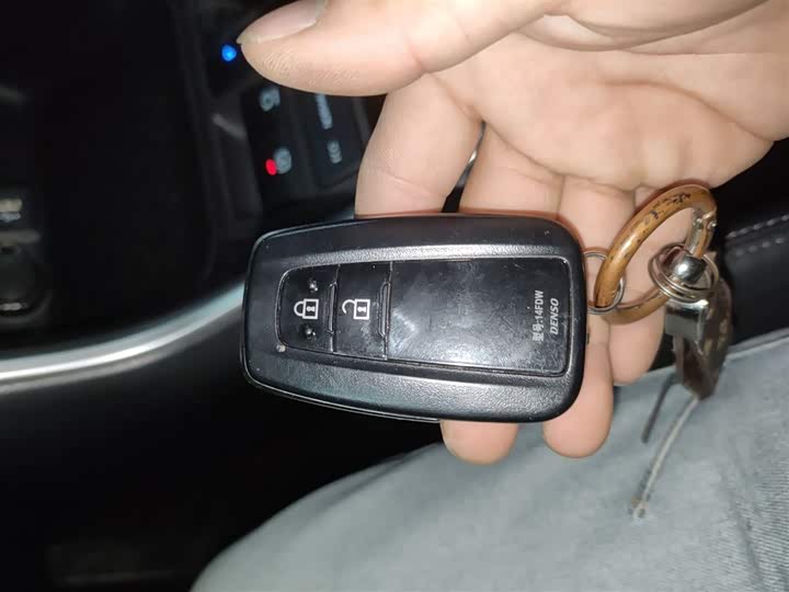 Фото 9 - Toyota Wildlander