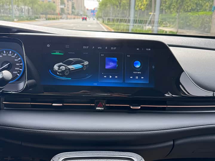 Фото 17 - GAC Aion S