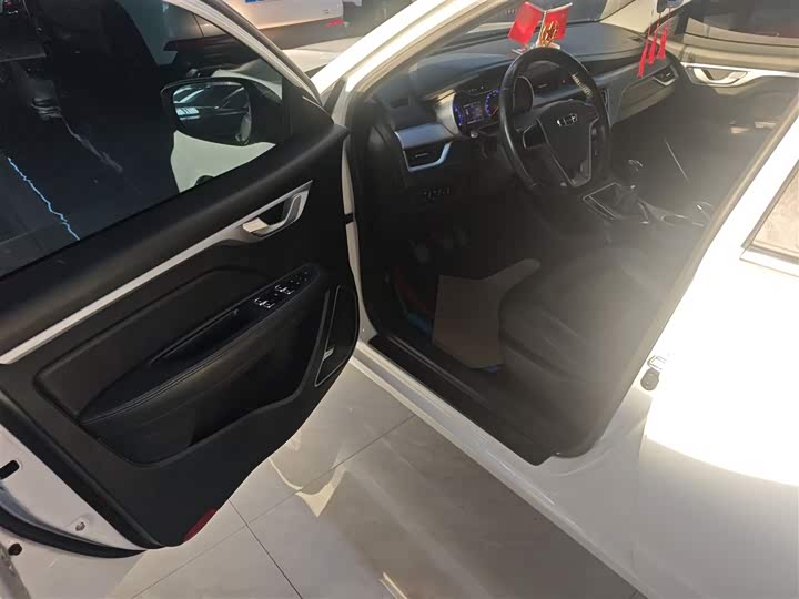 Фото 16 - Geely Vision