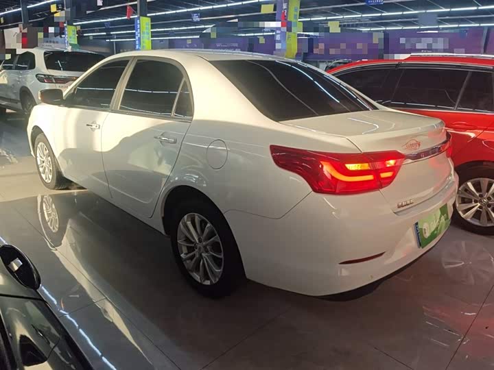 Фото 5 - Geely Vision