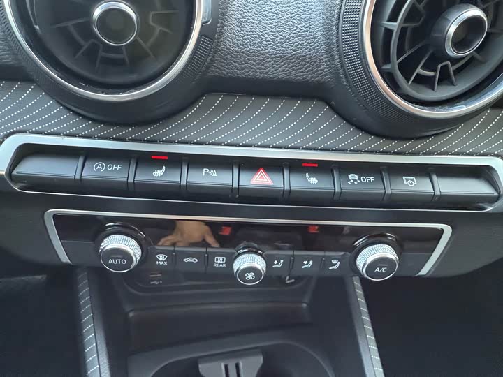 Фото 13 - Audi Q2L