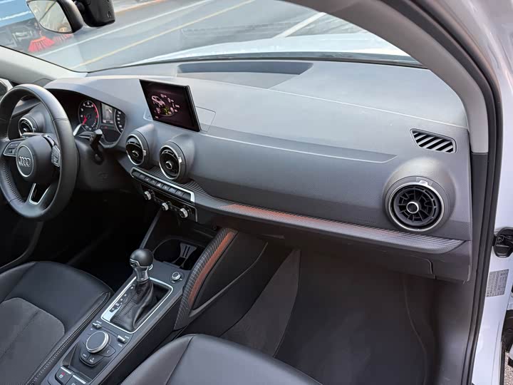 Фото 18 - Audi Q2L