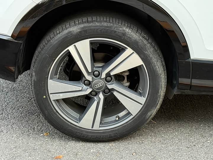 Фото 22 - Audi Q2L