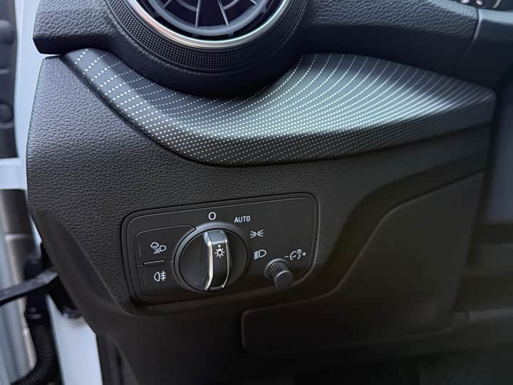 Фото 7 - Audi Q2L