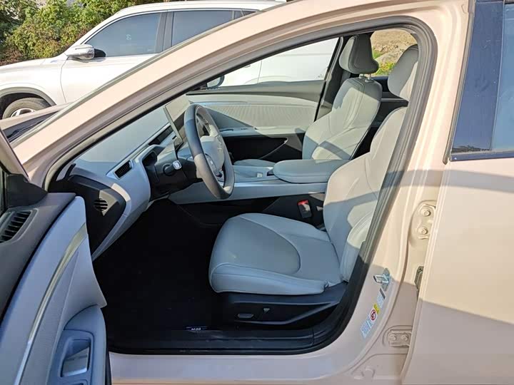 Фото 15 - XPeng Mona M03