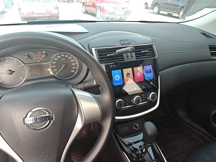 Фото 10 - Nissan Tiida