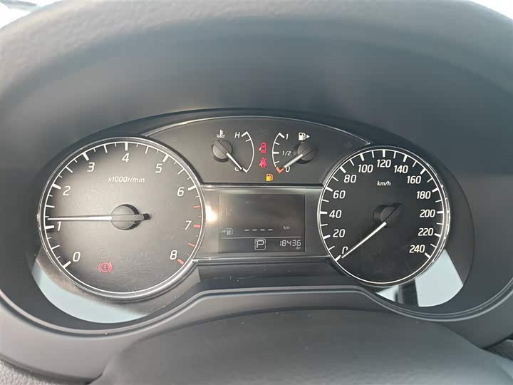 Фото 12 - Nissan Tiida