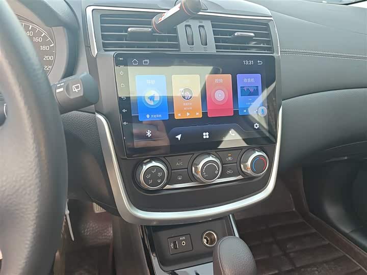 Фото 13 - Nissan Tiida