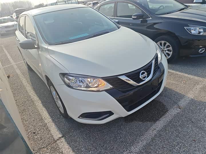 Фото 4 - Nissan Tiida