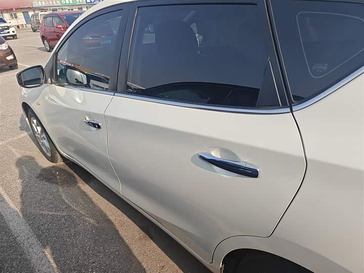 Фото 5 - Nissan Tiida