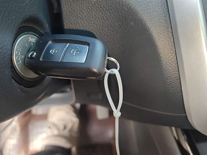 Фото 9 - Nissan Tiida