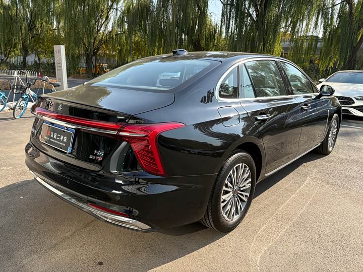 Фото 5 - Hongqi H5