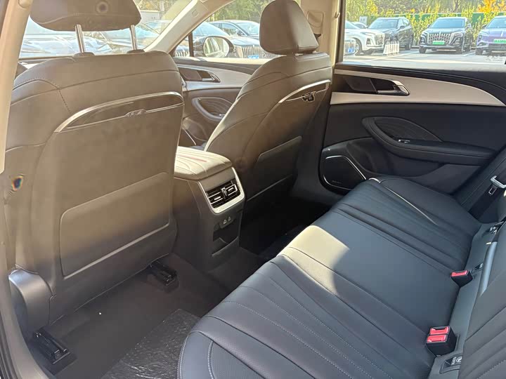 Фото 7 - Hongqi H5