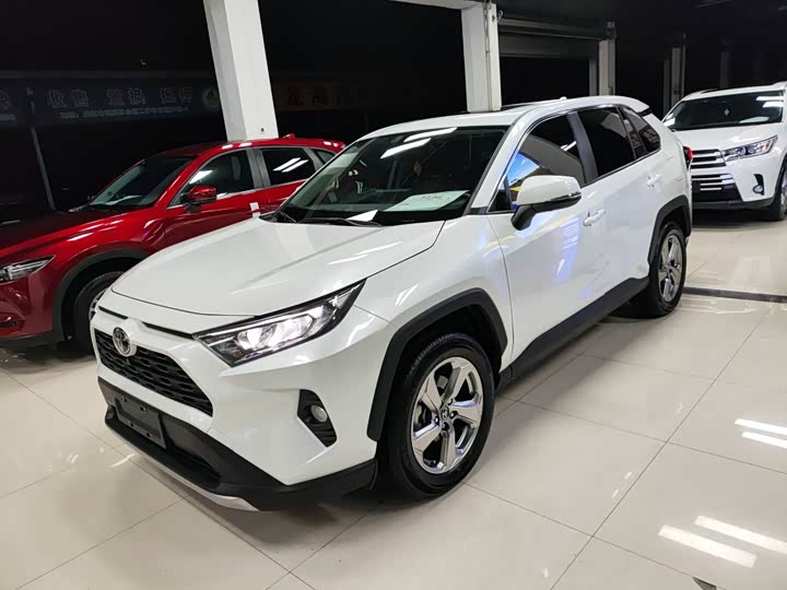 Фото 1 - Toyota RAV4