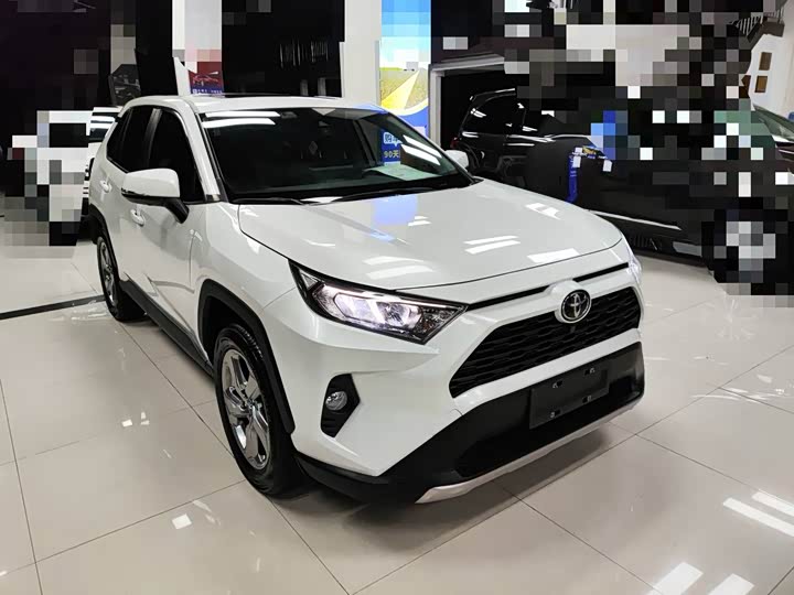Фото 3 - Toyota RAV4