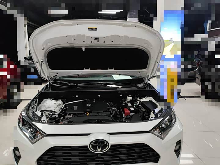 Фото 4 - Toyota RAV4