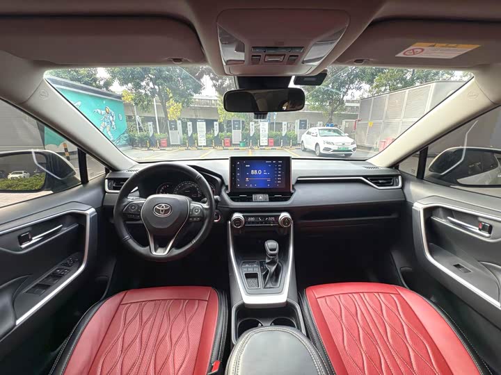 Фото 5 - Toyota RAV4