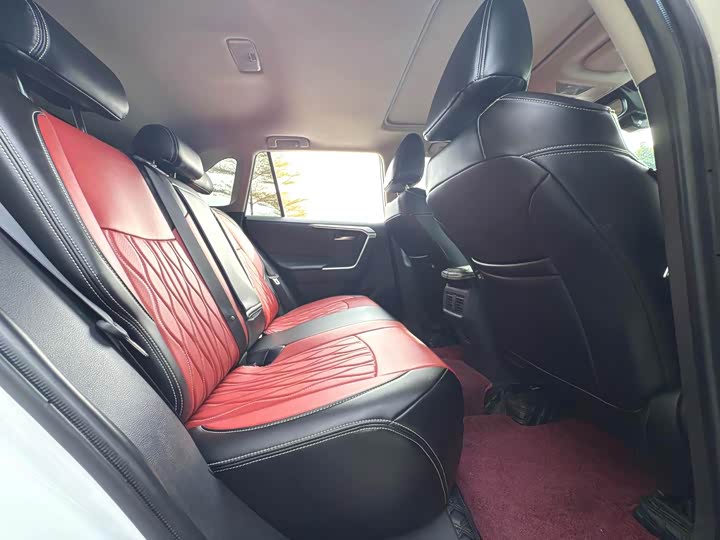 Фото 7 - Toyota RAV4