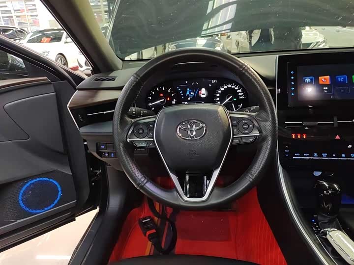 Фото 11 - Toyota Avalon