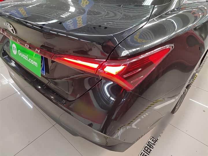 Фото 8 - Toyota Avalon