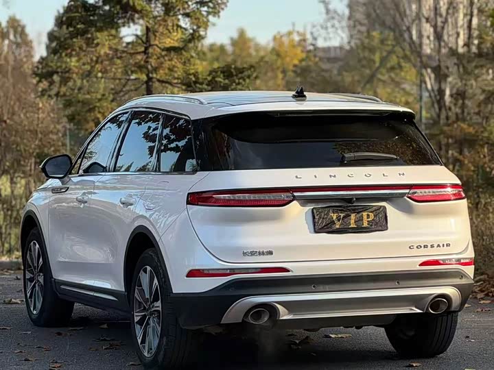 Фото 4 - Lincoln Corsair