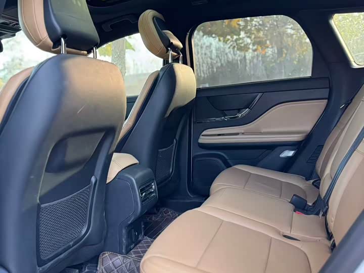 Фото 6 - Lincoln Corsair