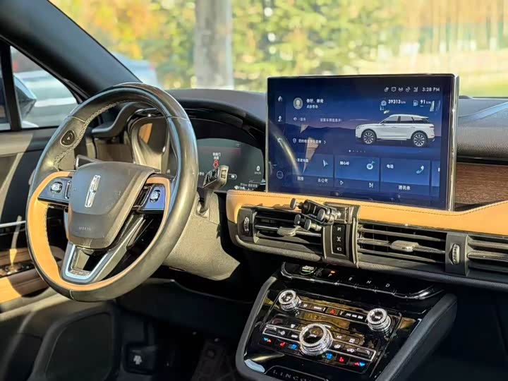 Фото 8 - Lincoln Corsair