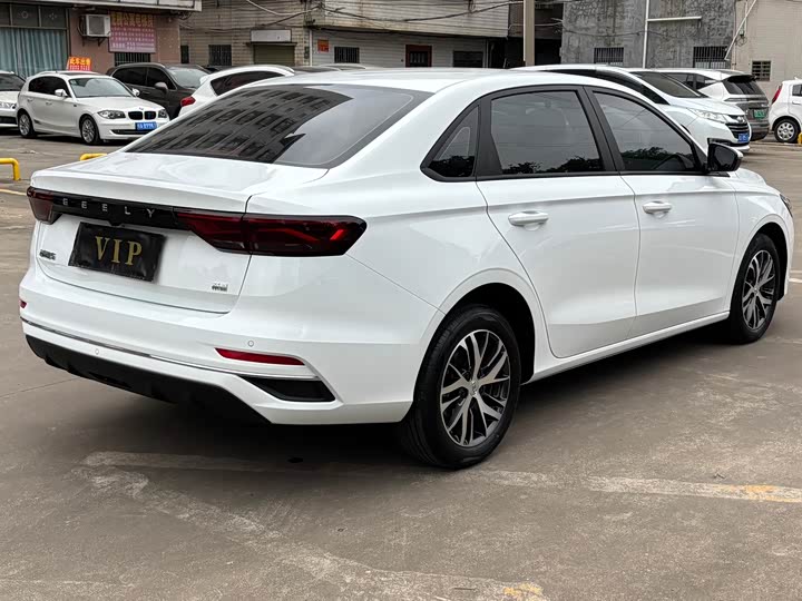 Фото 7 - Geely Emgrand