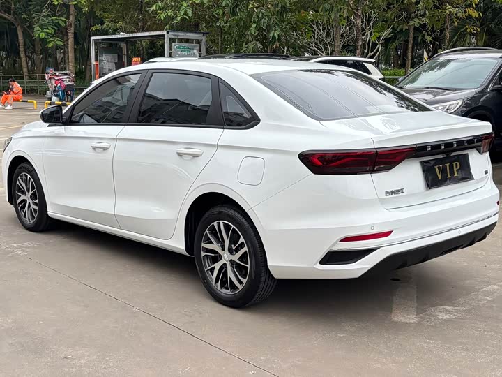 Фото 9 - Geely Emgrand