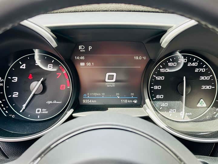 Фото 11 - Alfa Romeo Giulia