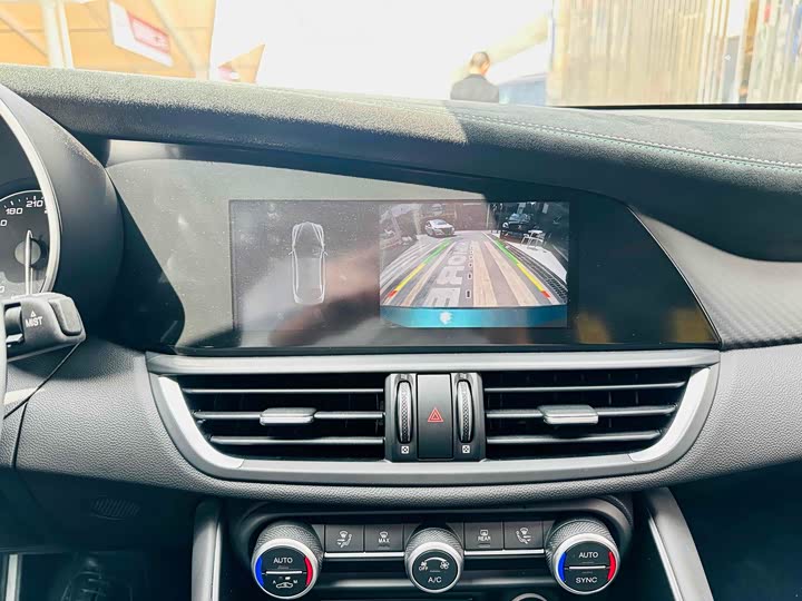 Фото 12 - Alfa Romeo Giulia