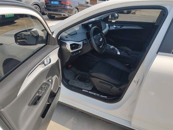 Фото 16 - Geely Geometry A