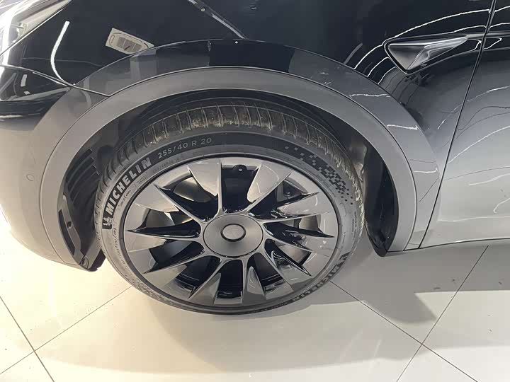 Фото 13 - Tesla Model Y