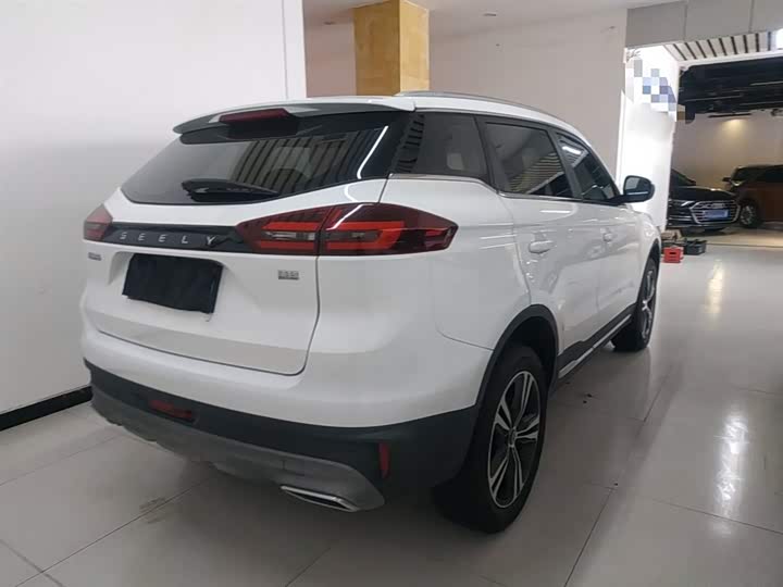 Фото 7 - Geely Atlas