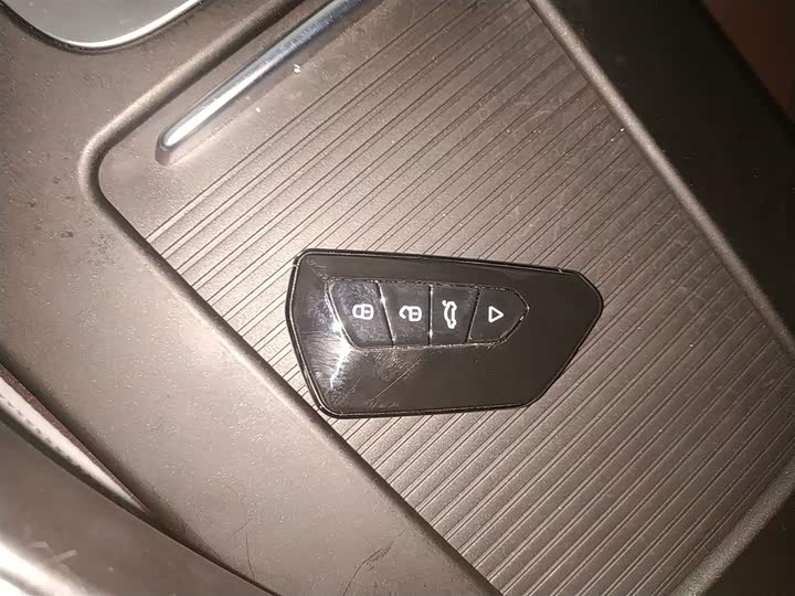 Фото 9 - Geely Atlas