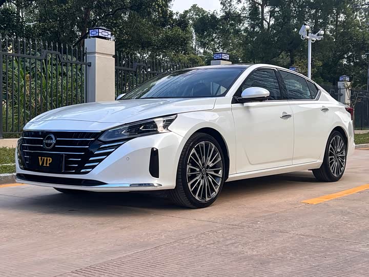 Фото 1 - Nissan Teana