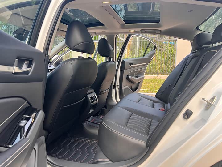 Фото 13 - Nissan Teana