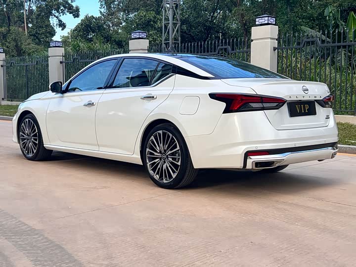 Фото 4 - Nissan Teana