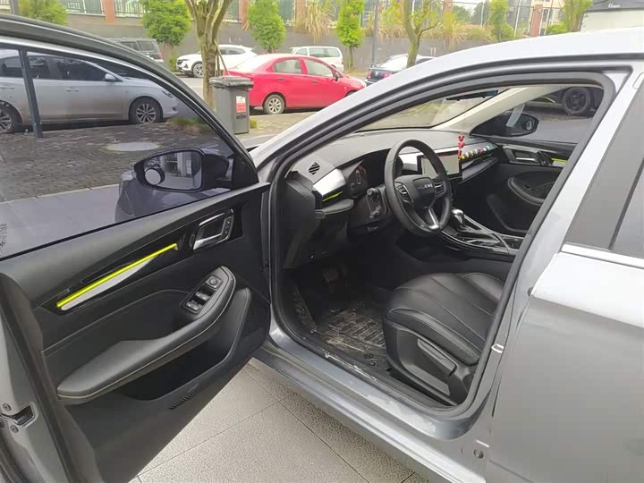 Фото 16 - Roewe i5